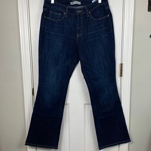 NWOT Levi’s 515 bootcut dark wash blue jeans size 30x30. Flap on back pockets